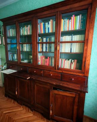 mobili in legno massello e stile rinascimentale