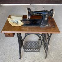 MACCHINA DA CUCIRE LUIGI GRAMACCINI TRIESTE