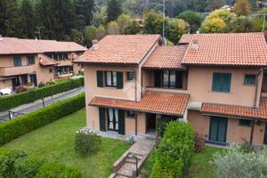 VILLA A SCHIERA A BARZANÒ
