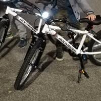 bicicletta e casco x bimbo da 3 a 8 anni