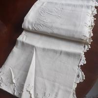 Lenzuoli ricamati a mano mai usati