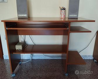 Postazione pc in buono stato d'uso