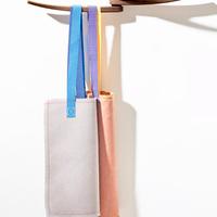 Appendiabiti parete arper modello wing noce