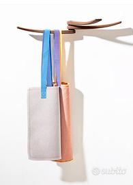 Appendiabiti parete arper modello wing noce