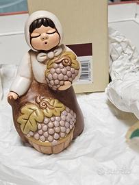 Thun presepe Giubileo donna con uva