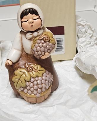 Thun presepe Giubileo donna con uva