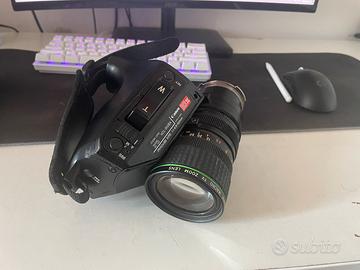 Videocamera Canon vintage con doppio obiettivo