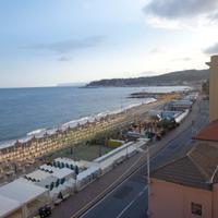 FRONTE MARE IN CENTRO,7 posti letto