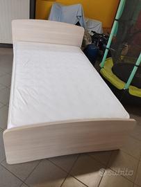 Letto da una piazza e mezza con materasso 