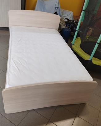 Letto da una piazza e mezza con materasso 