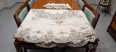 Tovaglia Ecrù Rotonda Ricamata A Mano+8 Tovaglioli