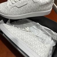 Scarpe totalmente nuove