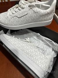 Scarpe totalmente nuove