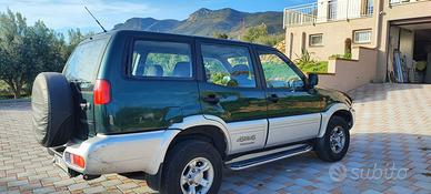 Nissan terrano SE 5p