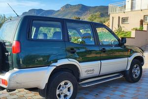 Nissan terrano SE 5p