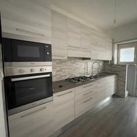 Cucina lineare 3,5 m con elemento aggiuntivo