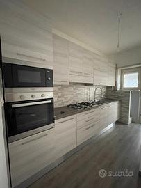 Cucina lineare 3,5 m con elemento aggiuntivo