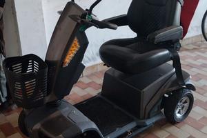 Scooter per persone con difficoltà motorie