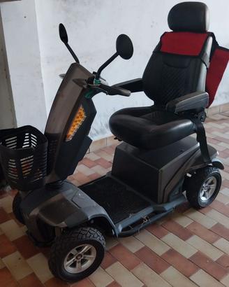 Scooter per persone con difficoltà motorie