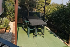 Trilocale con giardino, cantina e garage. 