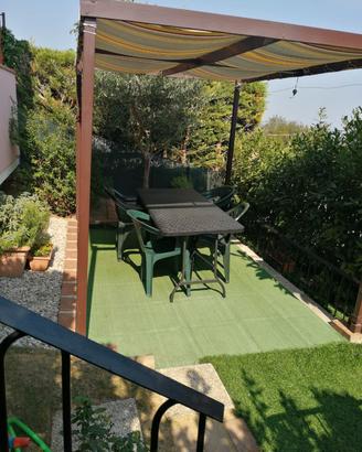 Trilocale con giardino, cantina e garage. 