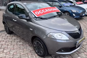 Lancia Ypsilon 1.0 FireFly 5 porte S&S Hybrid Oro