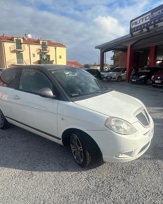 Lancia Ypsilon 1.4 16V Platino