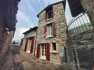 CASA SEMINDIPENDENTE A SALE MARASINO