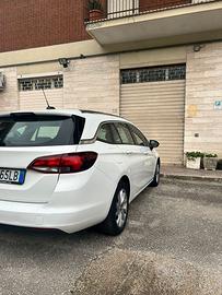 Opel Astra automatica 1.5.