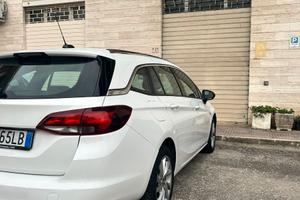 Opel Astra automatica 1.5.