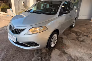 Lancia Ypsilon 1.3 MJT 16V 80 CV 5 porte S&S Silve