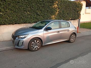 Peugeot 208 1.2 benzina del 2024 