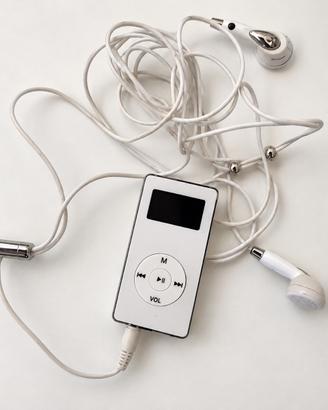 Lettore MP3 digitale bianco con auricolari