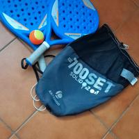 racchettoni in plastica con pallina.