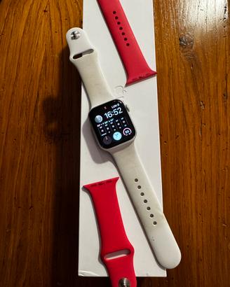Apple Watch serie 4 da 44 mm in alluminio