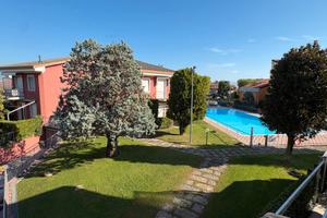 Sirmione, bilocale con piscina