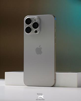 iPhone 15 Pro Max 512GB pari al nuovo + 5 cover
