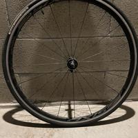 Ruota anteriore bici corsa