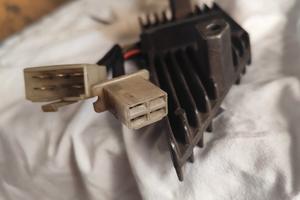 regolatore tensione Honda night hawk