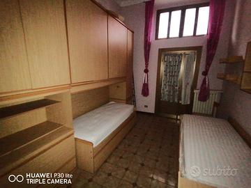 cameretta legno chiaro 