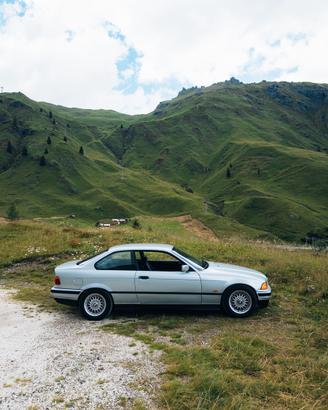 BMW 320i Coupe (E36)