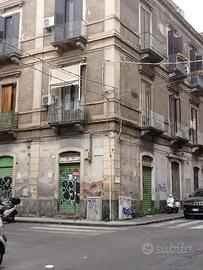 CT- Tribunale bottega 3 luci , 79.000- C/1