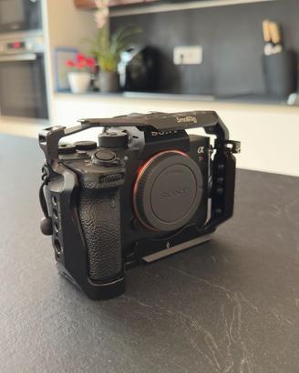 Sony A7R IV + cage | 61MP | Full Frame | Perfette