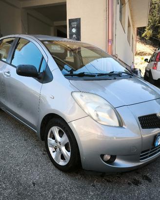 TOYOTA Yaris 1.3 5 porte Sol