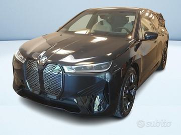 BMW iX xdrive40 pacchetto sportivo