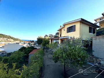 Villa singola in centro con giardino e posto auto