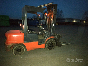 Carrello elevatore Komat'su 30