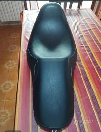 Sella originale Harley pe Dyna Street Bob