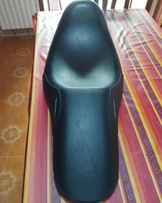 Sella originale Harley pe Dyna Street Bob