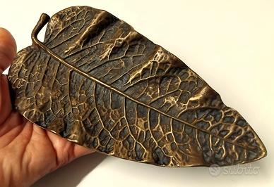 POSACENERE IN OTTONE VINTAGE A FORMA DI FOGLIA